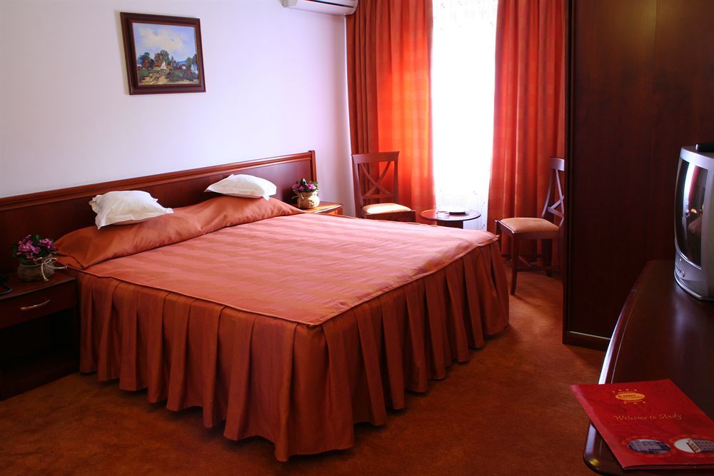 Hotel Reina Bukarest Exterior foto